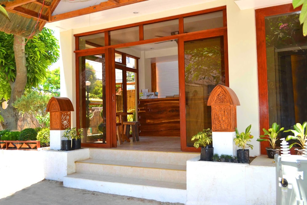 THE SITIO VILLAS AND SUITES 3/34