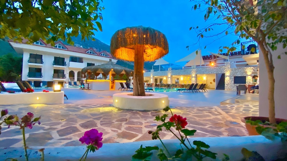 Akdeniz Beach 4/21