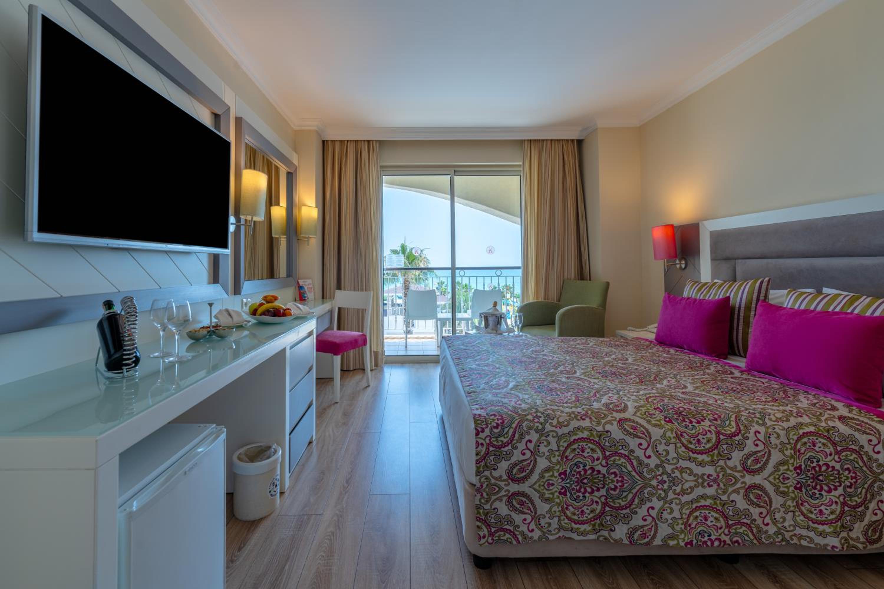 Standard, Double Bed, Lateral Side Sea View