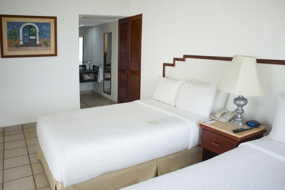 Emporio Ixtapa 17/50