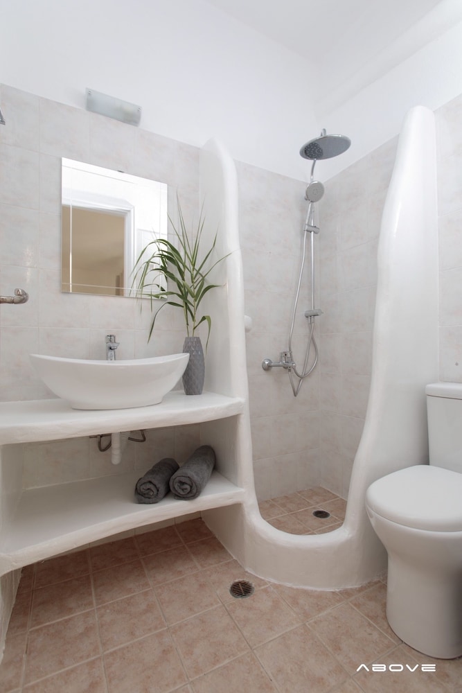 Manios Suites 48/48