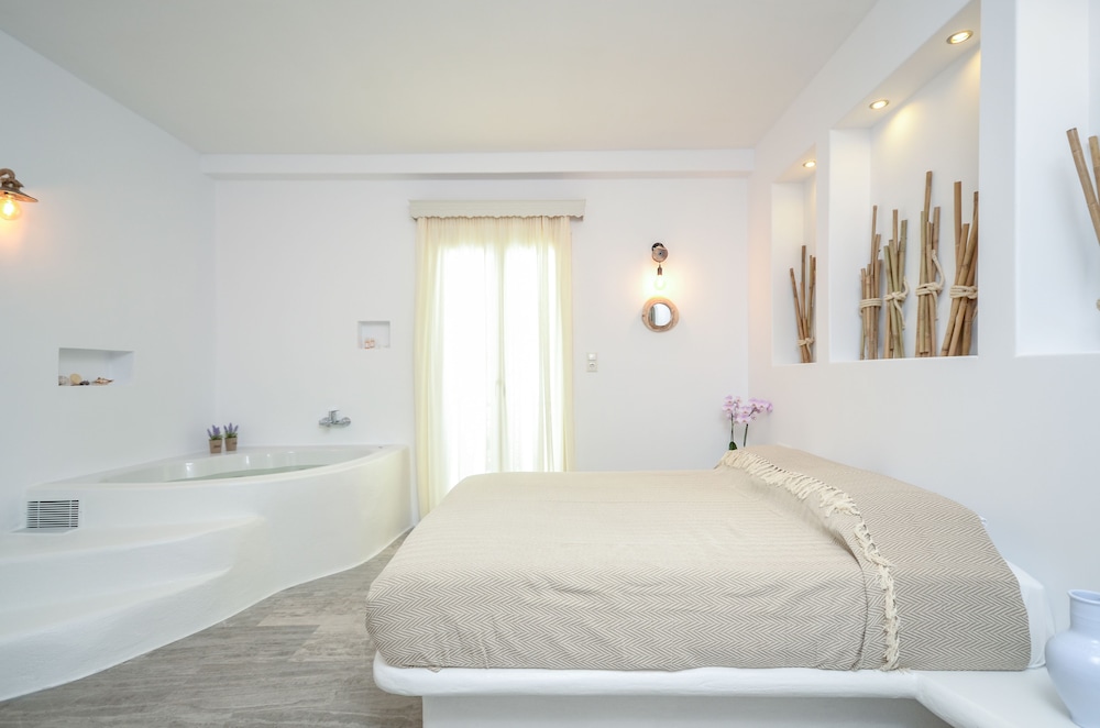 SUITE, INDOOR JETTED TUB, HOT TUB