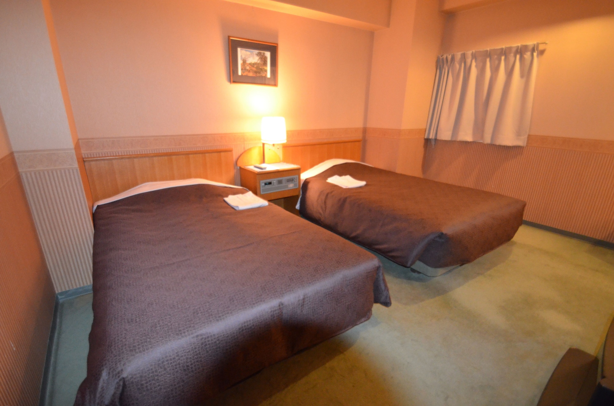 ROOM, TWIN BEDS