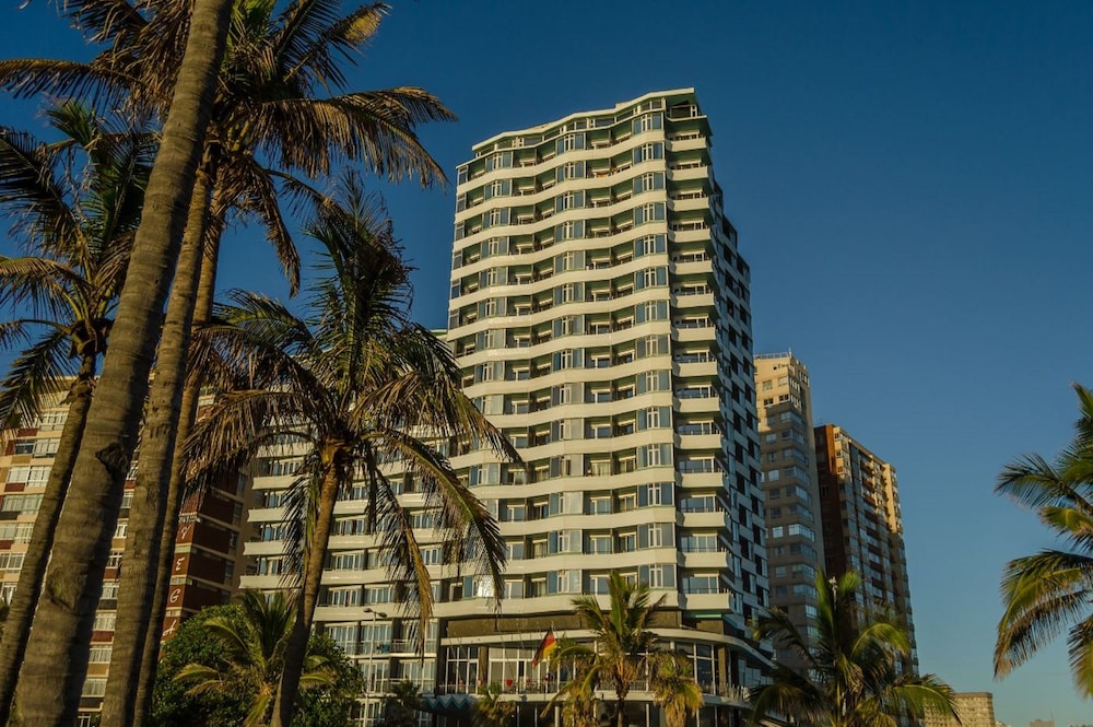 Blue Waters Hotel 3/50