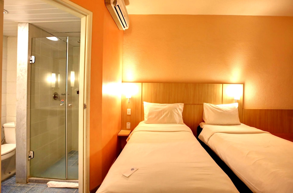 Ibis Vitoria Praia Do Canto 21/75