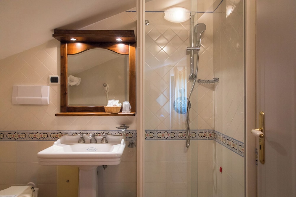 HOTEL VILLA DELLE MERAVIGLIE 66/67