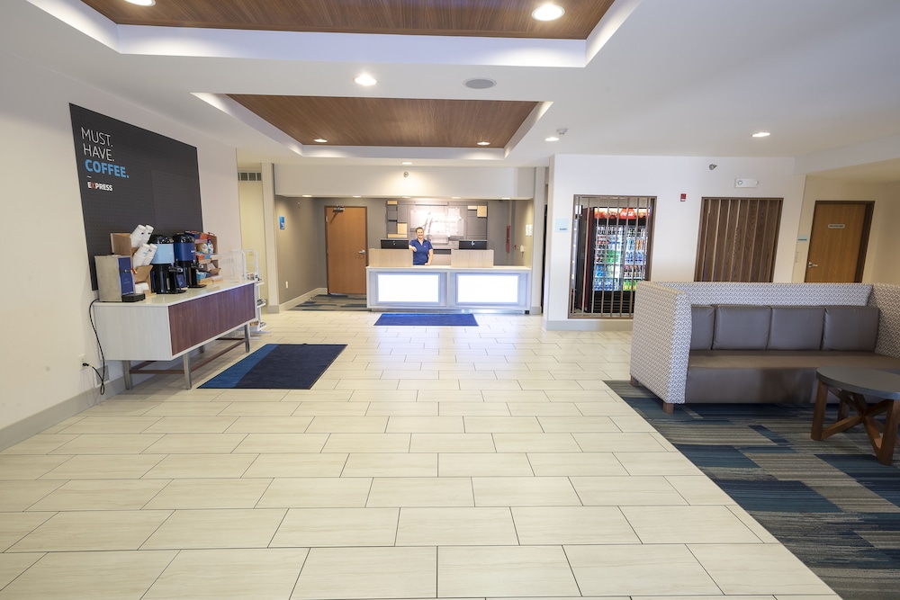 Holiday Inn Express Hotel Suites Iron Mountain 9/57