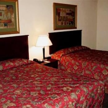 Hometown Hotel Bryant 12/33