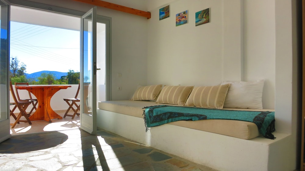 Lagada Beach Hotel 46/65