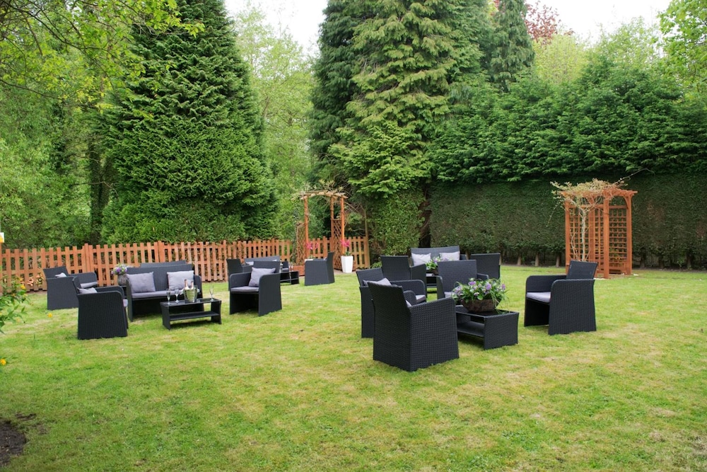 Airport Inn Manchester Hotel and Spa 68/71