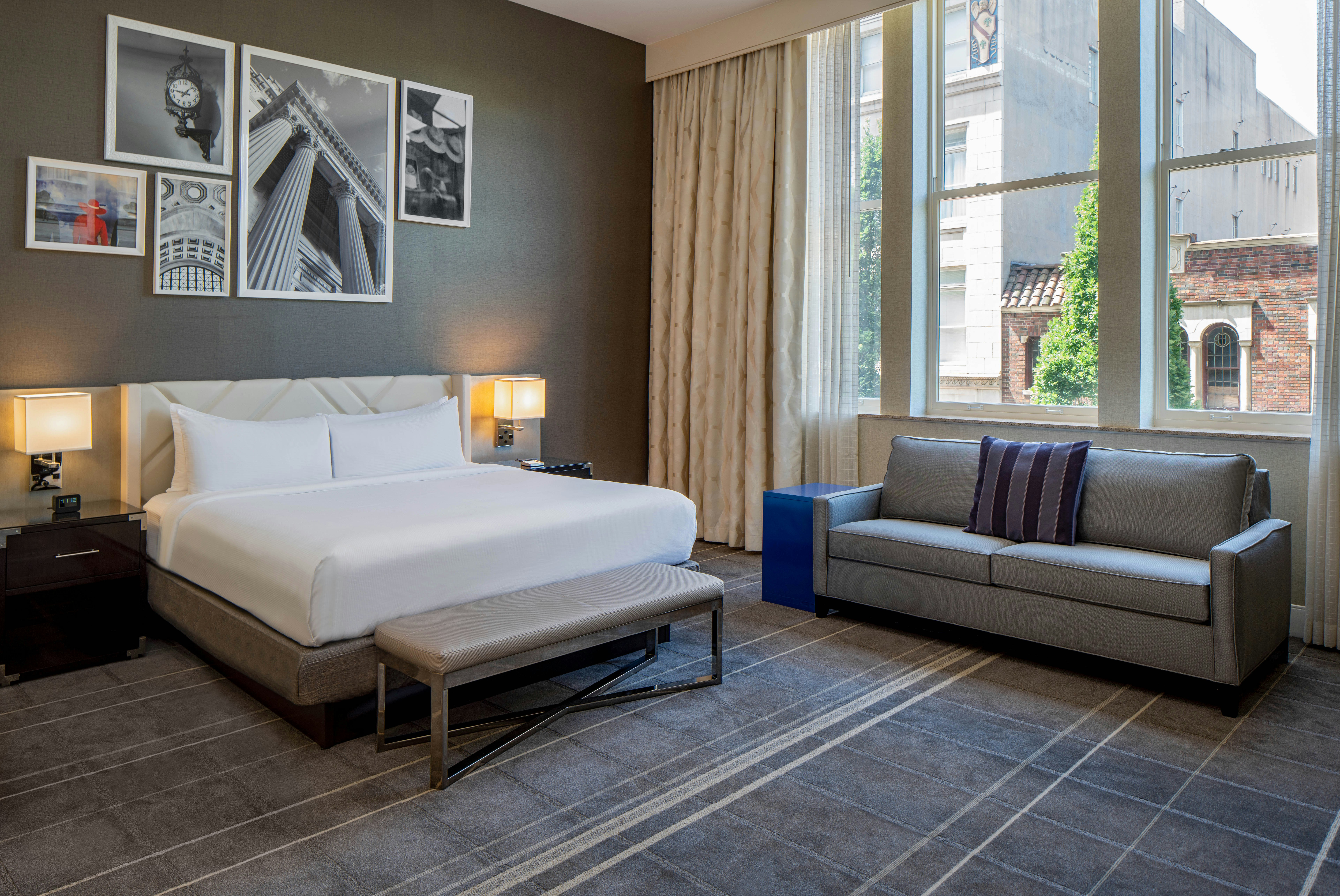 Deluxe, King Bed, Executive Level, Sofa