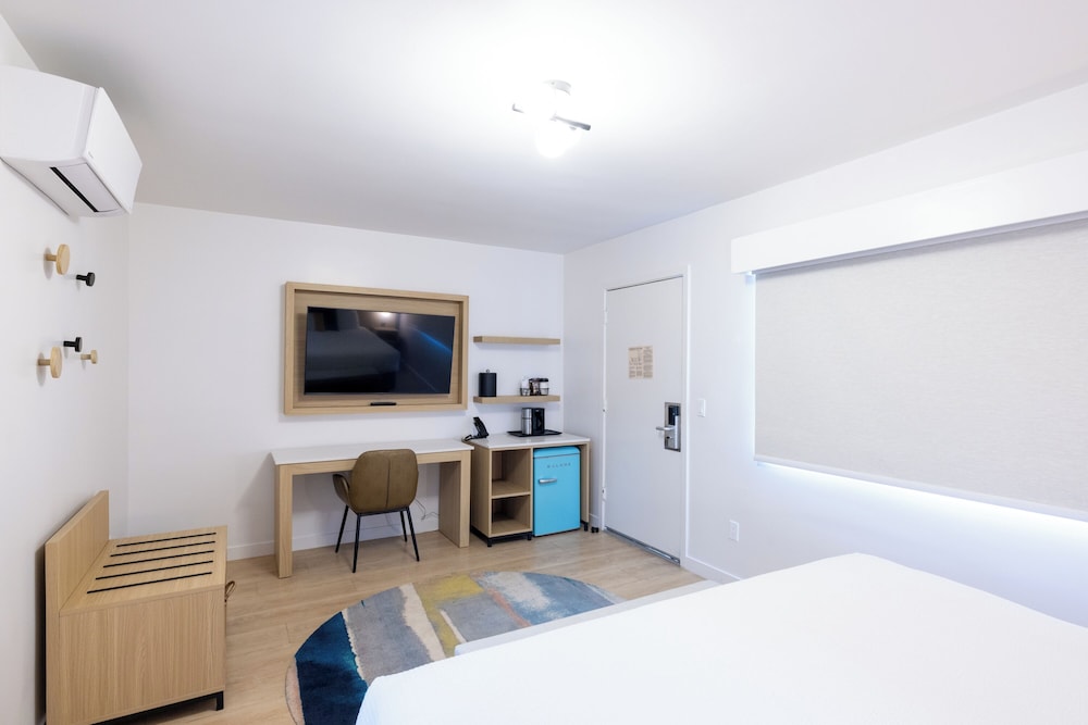 Tides Oceanview Inn & Cottages 33/50