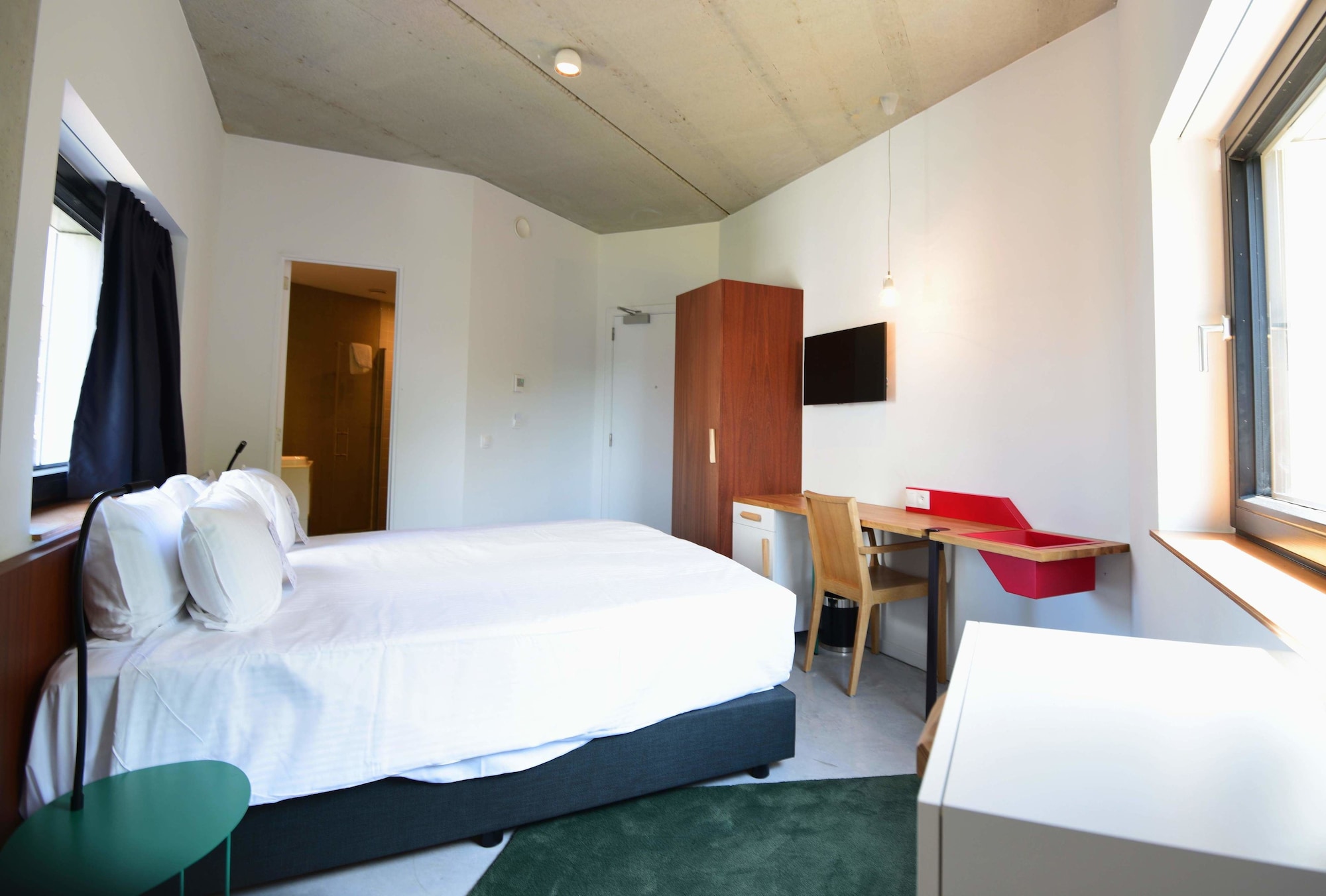 EXECUTIVE, DOUBLE BED, CANAL VIEW