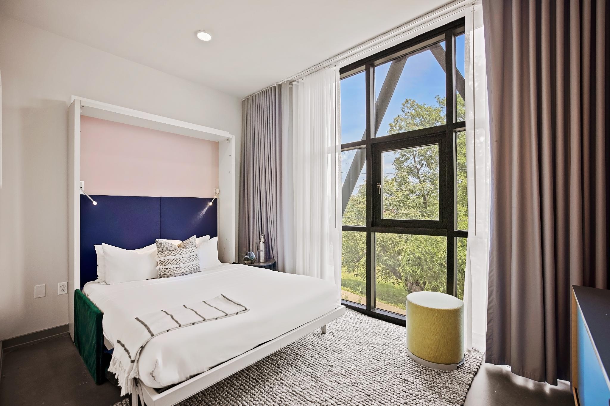 Space, Compact, Studio, Queen Bed, Shared Kitchen