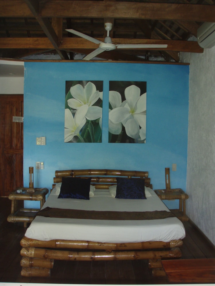 Tepanee Beach Resort 40/63