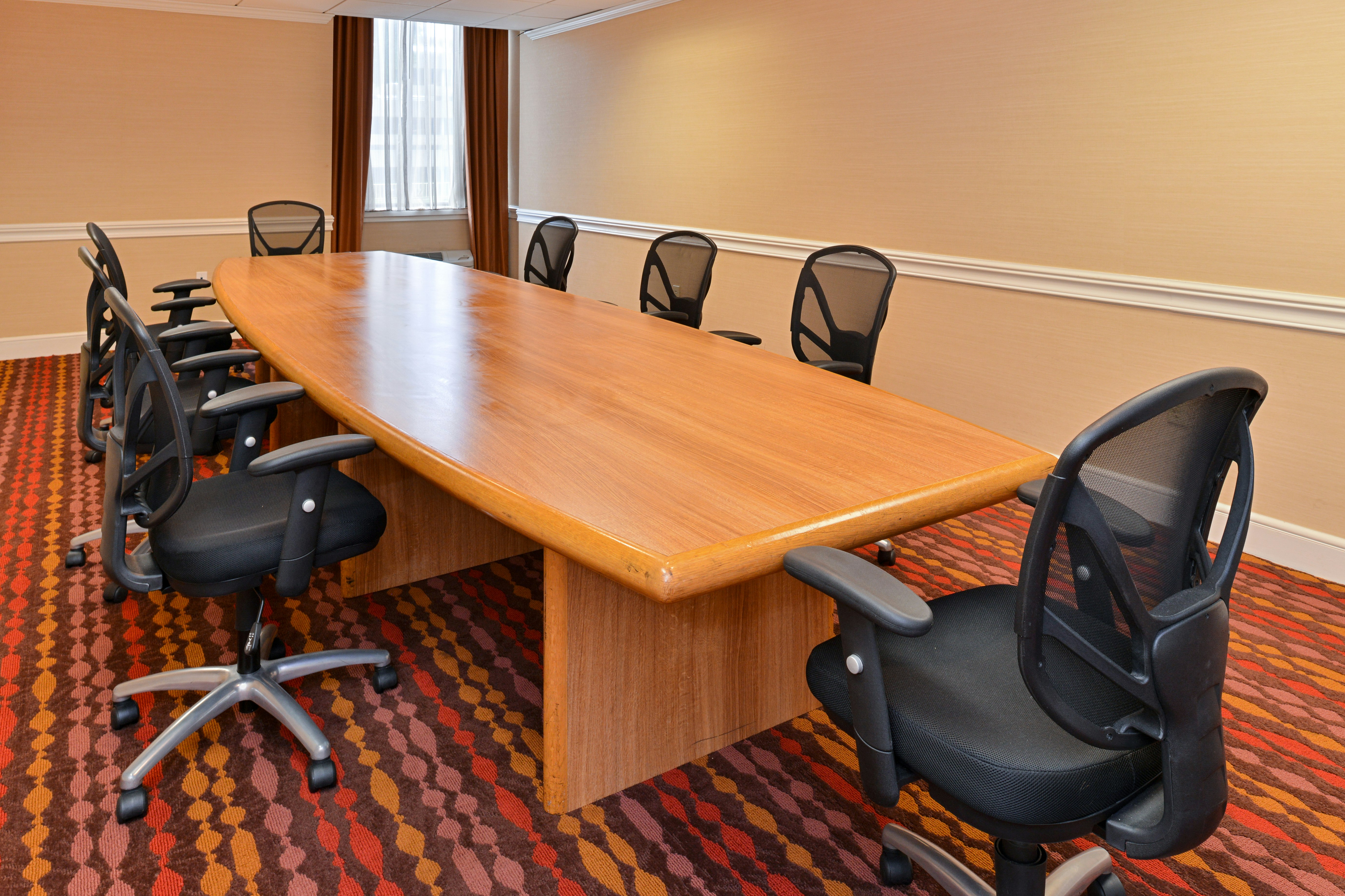 HOLIDAY INN NEW LONDON - MYSTIC AREA 50/59
