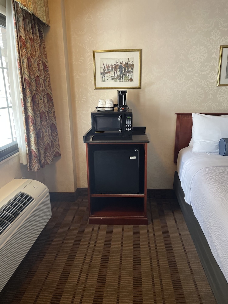 SureStay Plus by Best Western Woodbury Inn 12/35