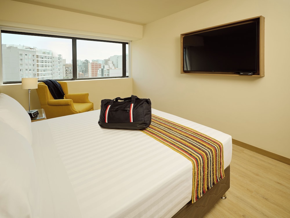 EXECUTIVE, APARTMENT, QUEEN AND TWIN BEDS