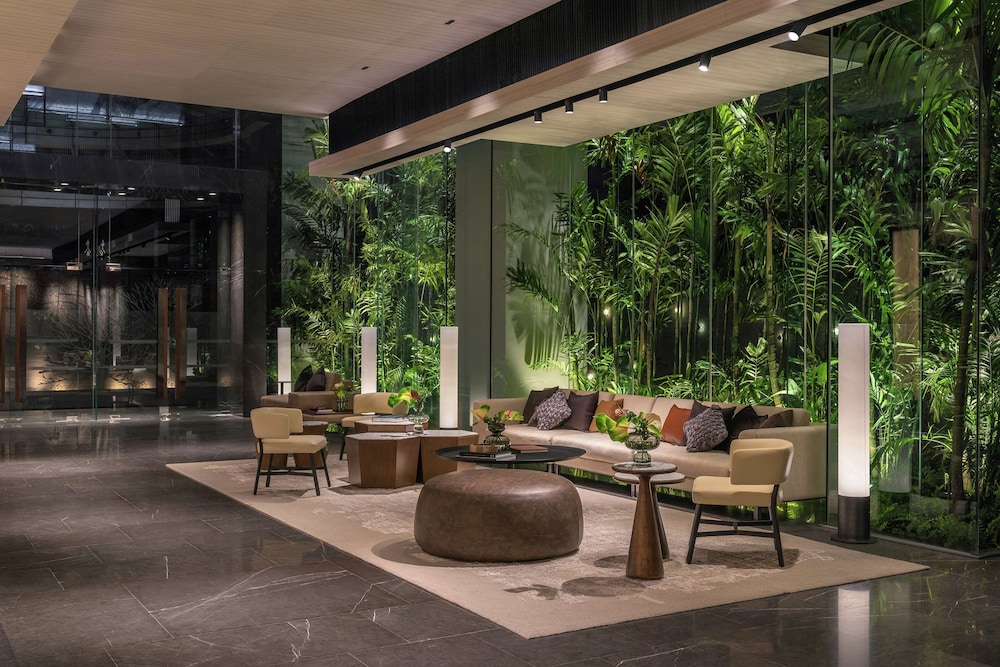 Doubletree By Hilton Bangkok Ploenchit As Formerly Majestic Grande Sukhumvit 25/51