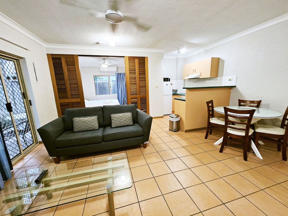 Royal Palm Villas Cairns 12/29