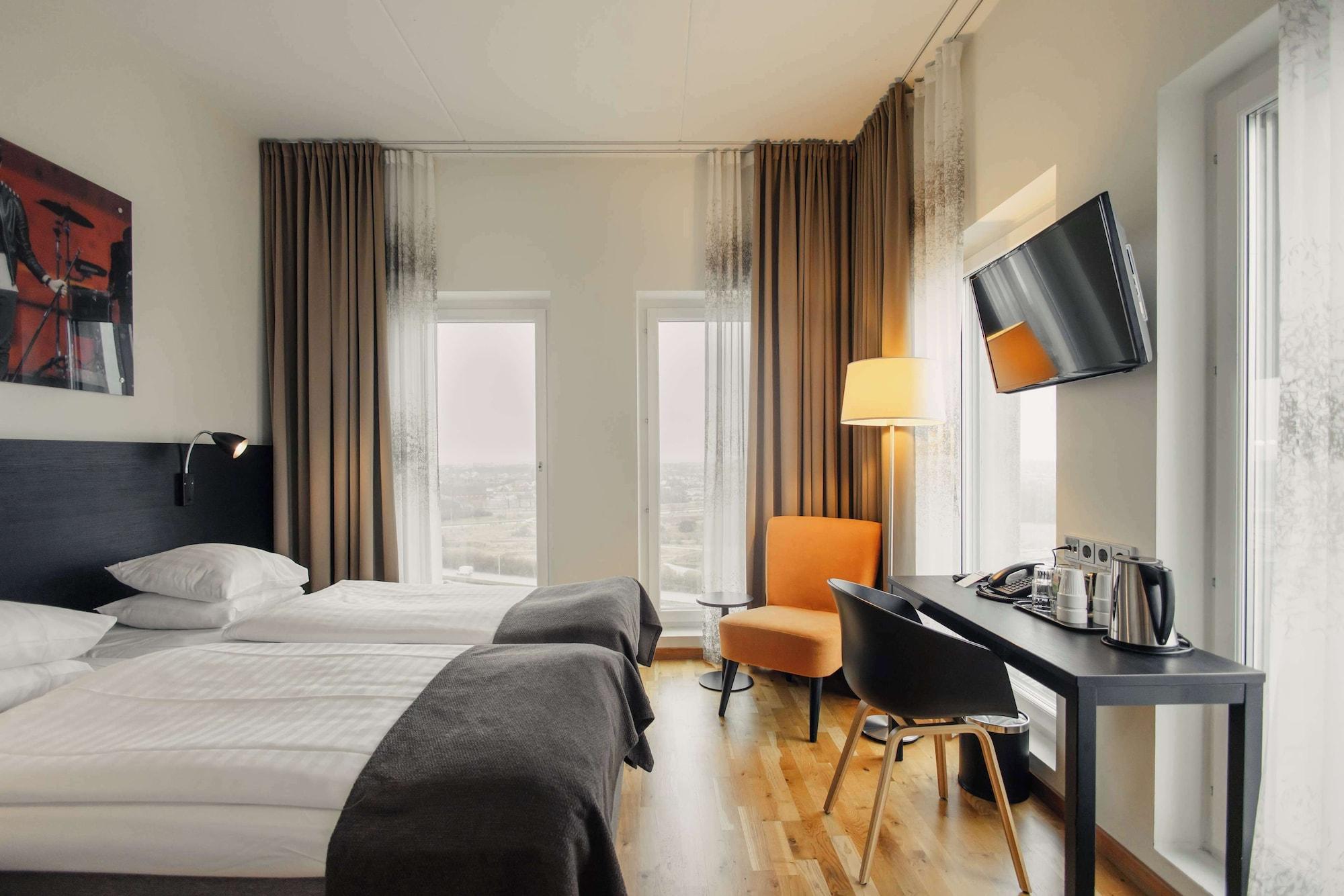 Business, Multiple Beds