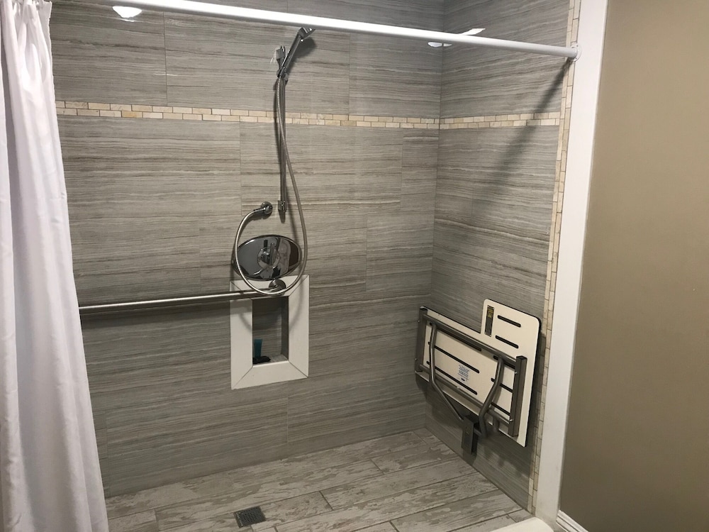 Americas Best Value Inn Corona 21/46