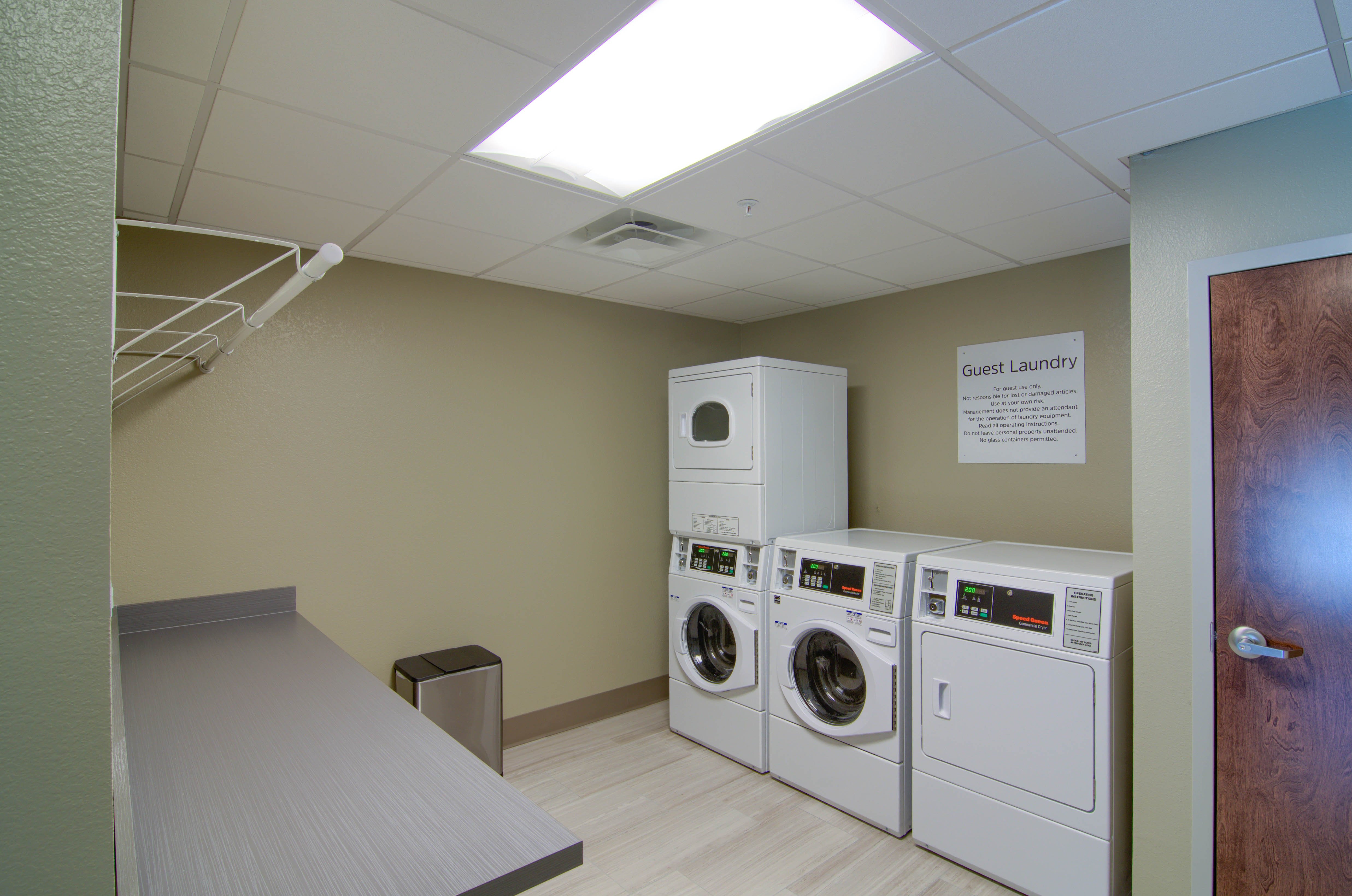 Holiday Inn Express Suites Mobile University Area 8/33