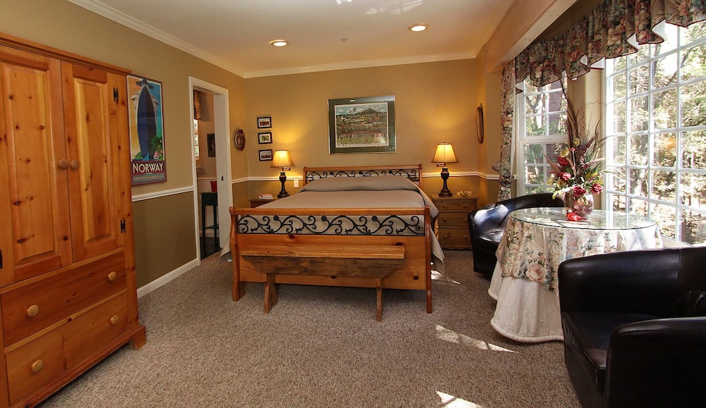 McCaffrey House Bed and Breakfast Inn 41/52