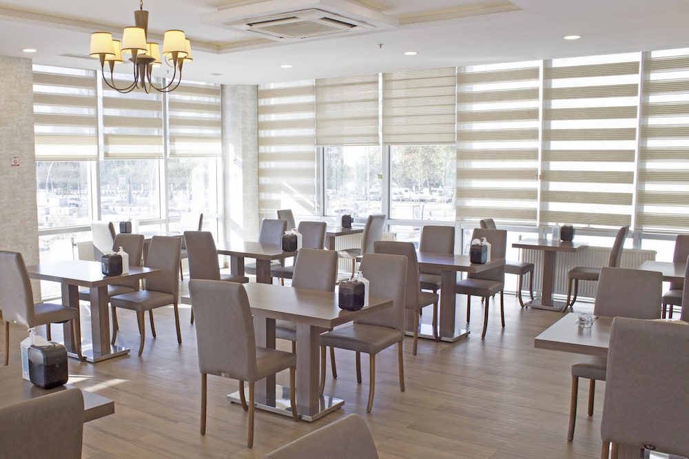Sarissa Hotel 28/38