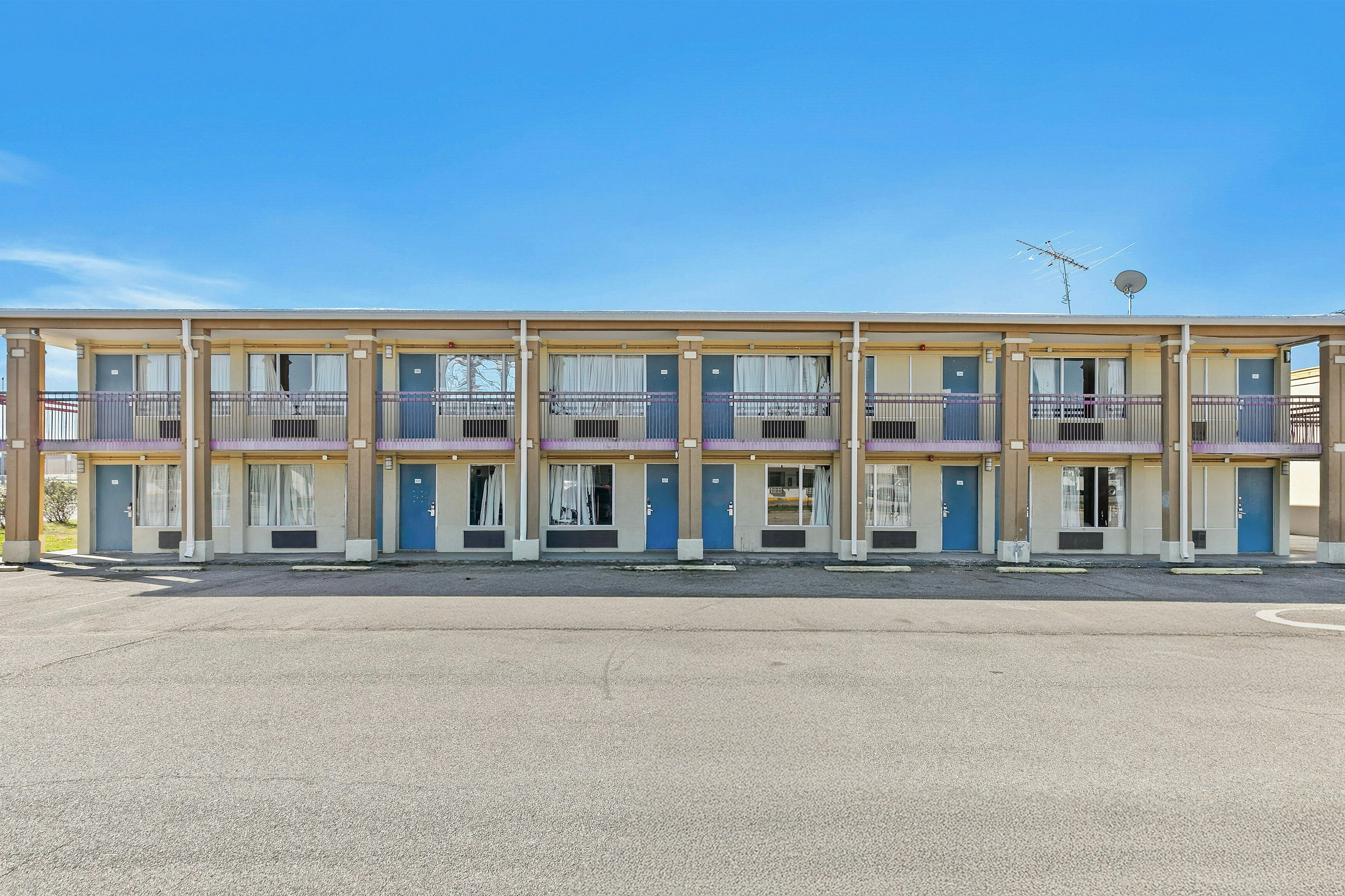 Luxury Inn By Hotel O Hattiesburg, MS 8/50