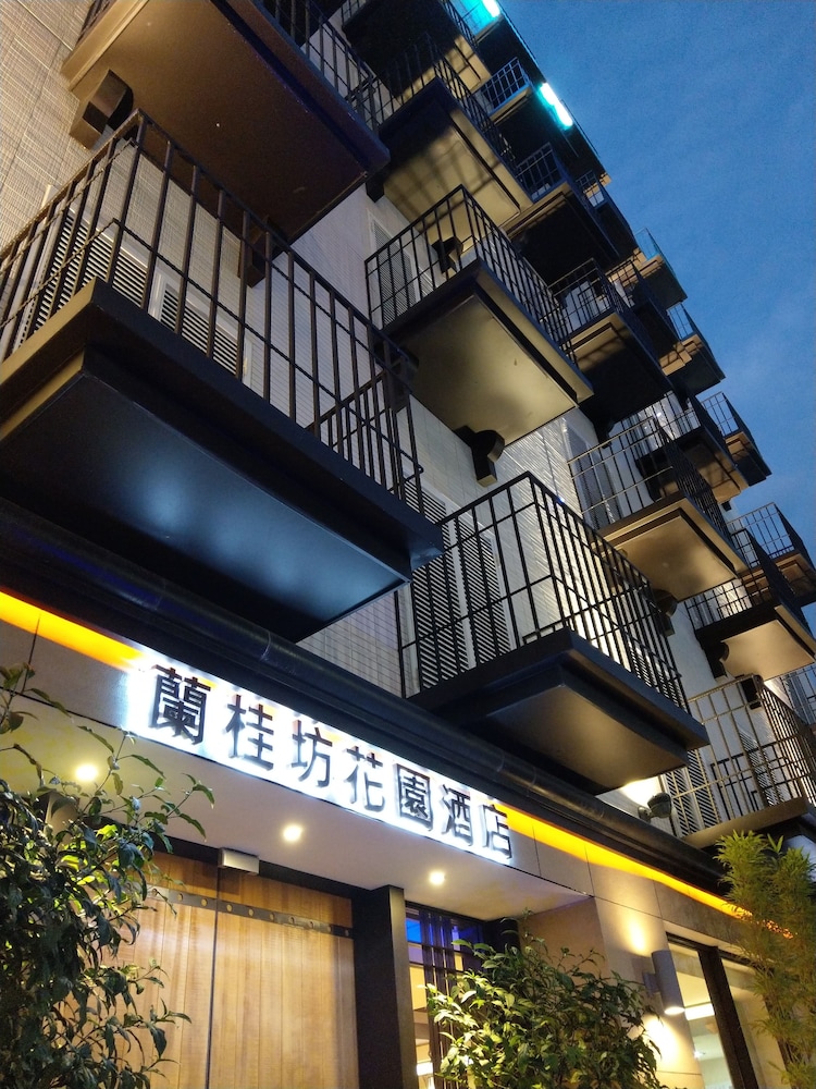 Lan Kwai Fong Garden Hotel 3/66