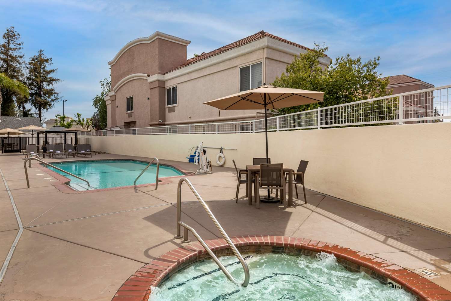 Best Western Town & Country Lodge 29/58