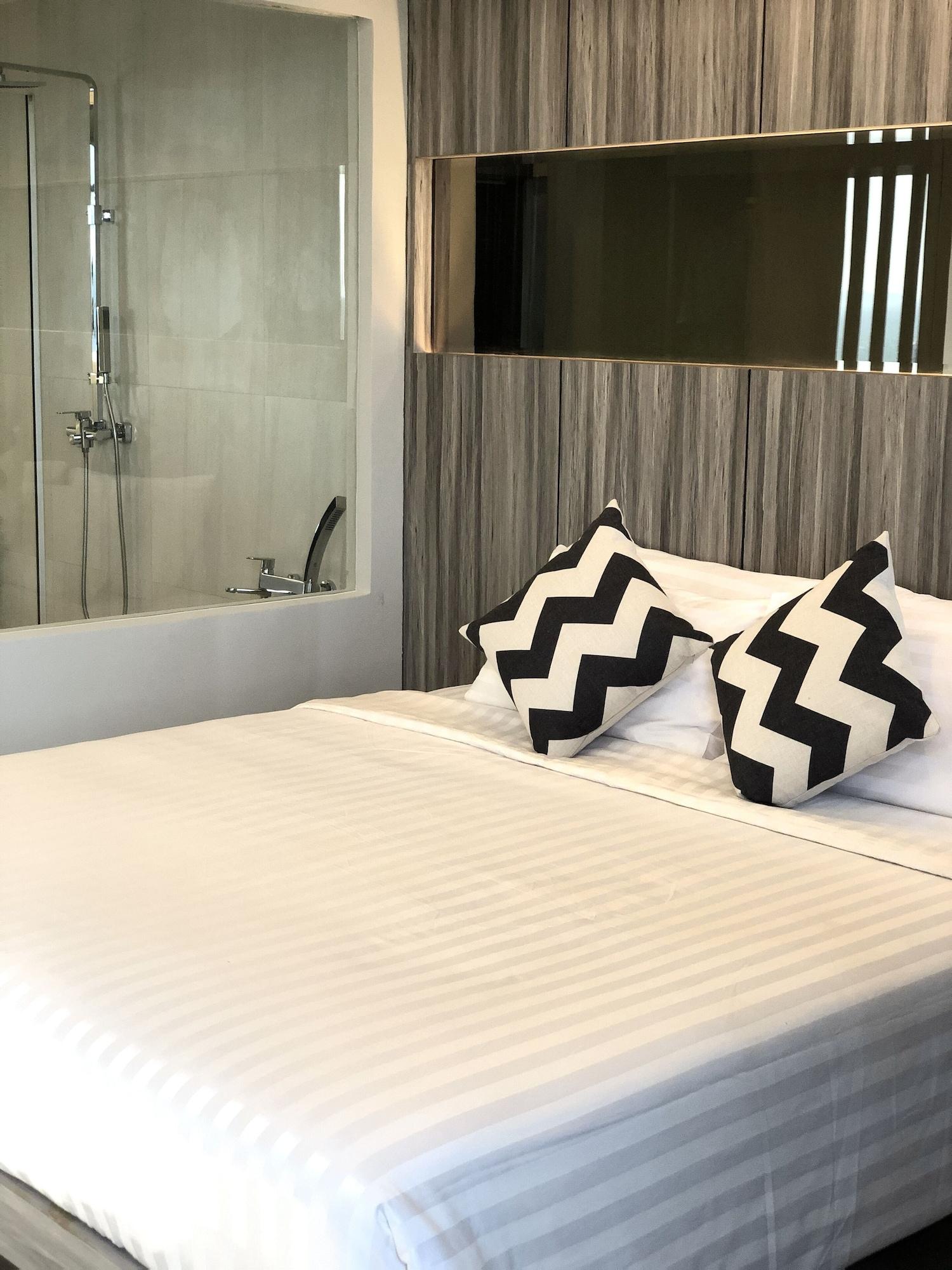 Executive, Suite