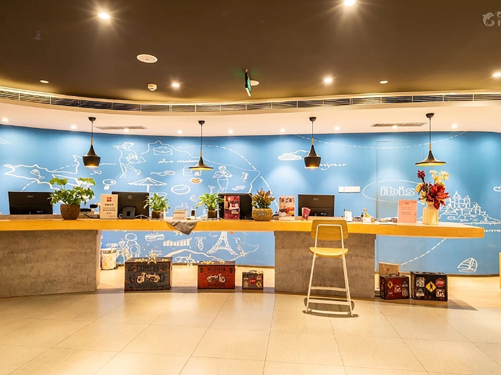 Ibis Luoyang Baolong Square Hotel 8/47