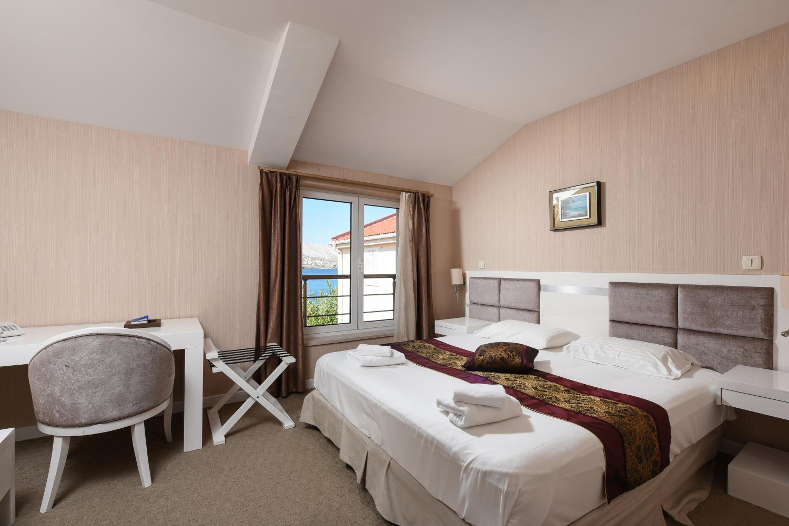 غرفة بسرير مزدوج بإطلالة على البحر، Hotel Park Smokva 6/10