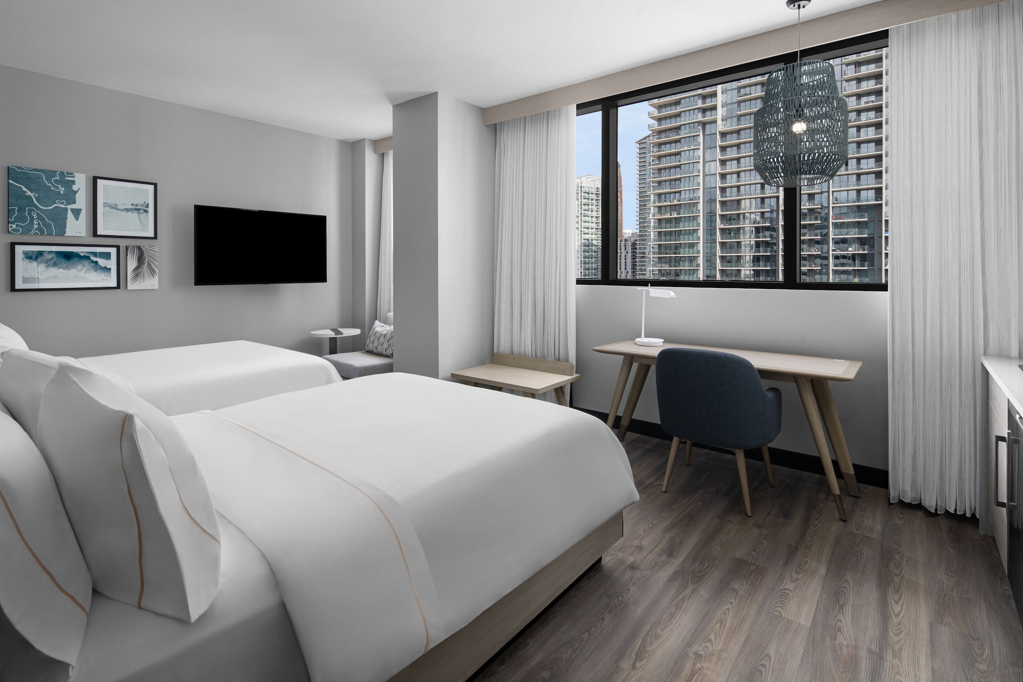 studio, 2 queen beds, city view