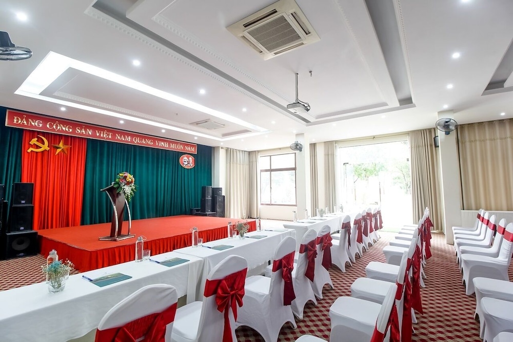 Thung Nham Hotel & Resort 30/50