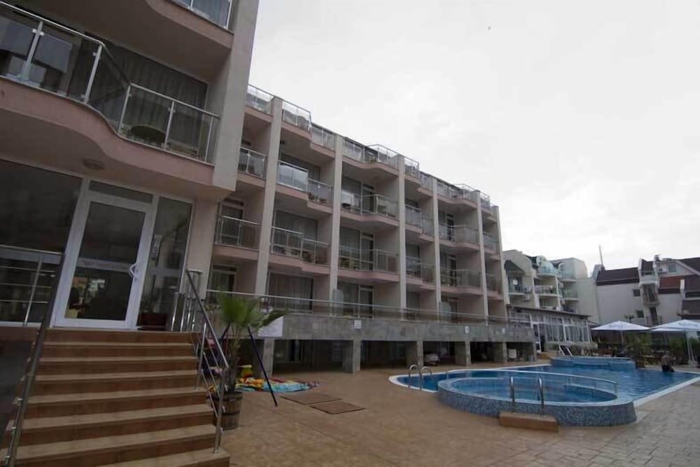 TROPICS HOTEL 2/23