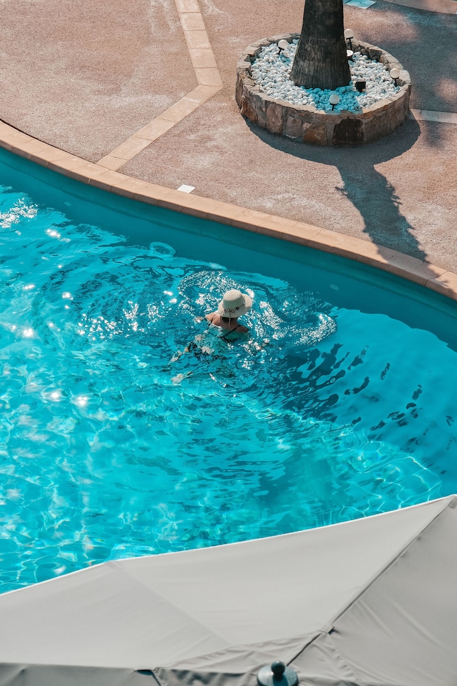 swimming pool spa