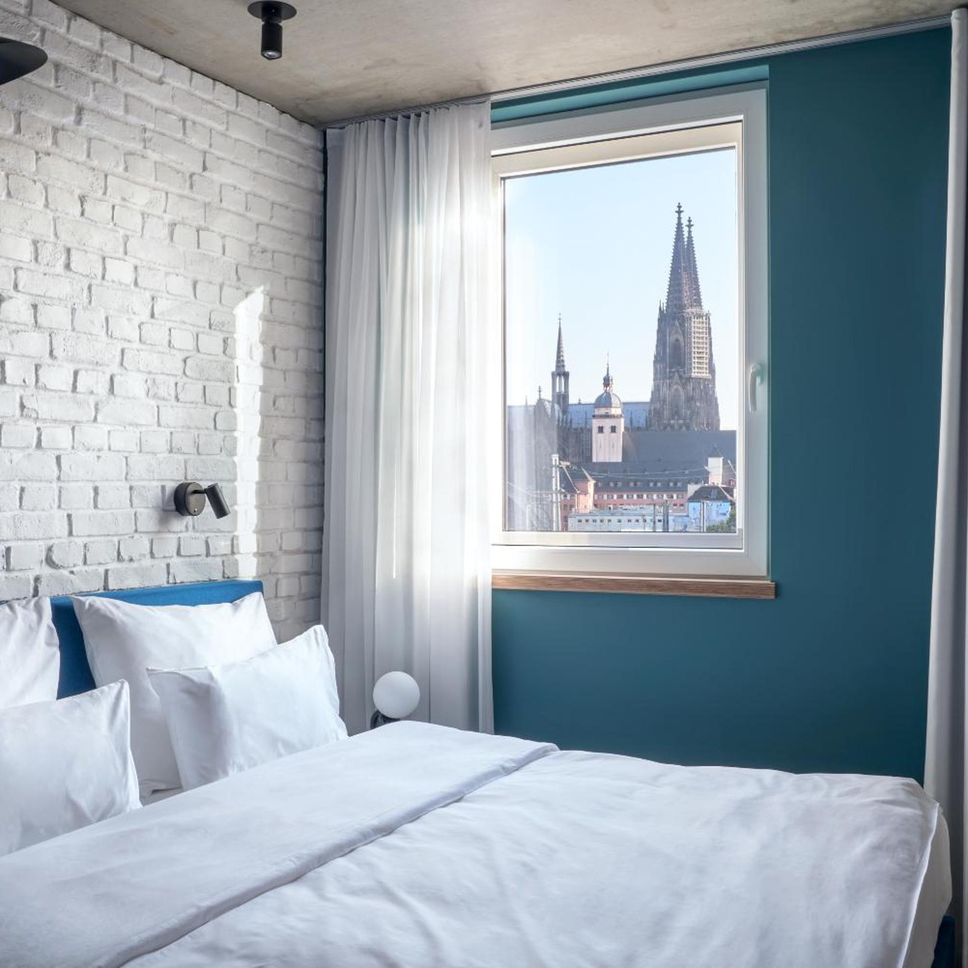 Room, Double Bed, Cathedral View, Urban View