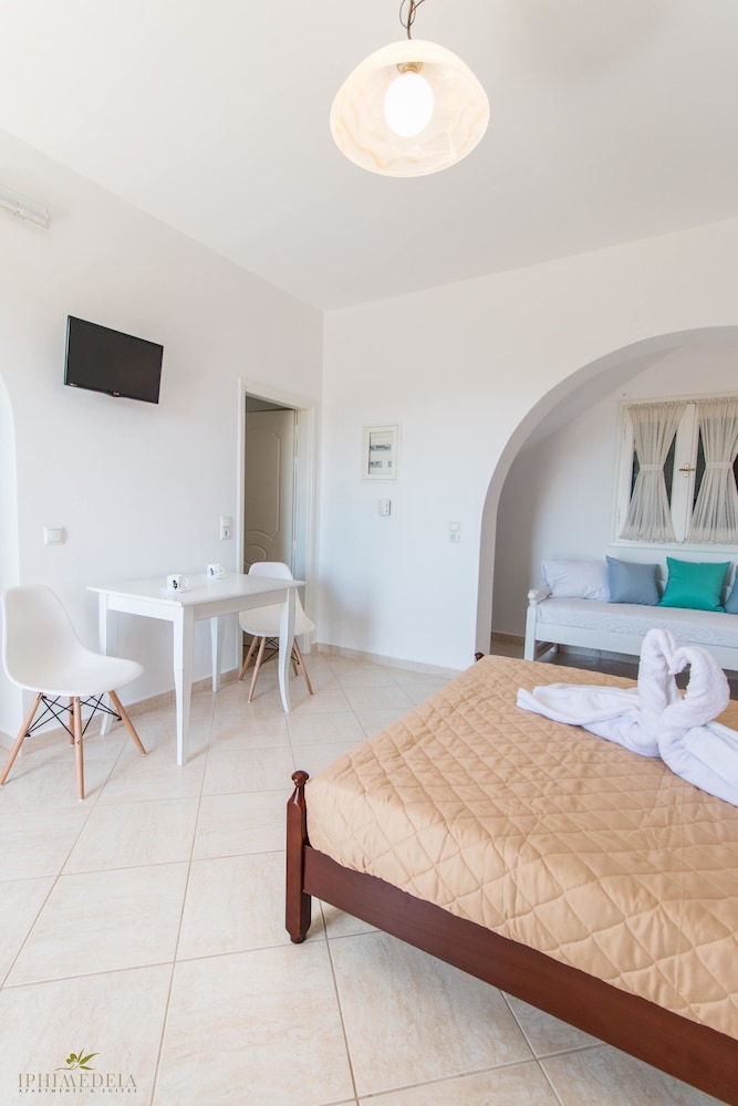 Iphimedeia Apartments Suites 8/75