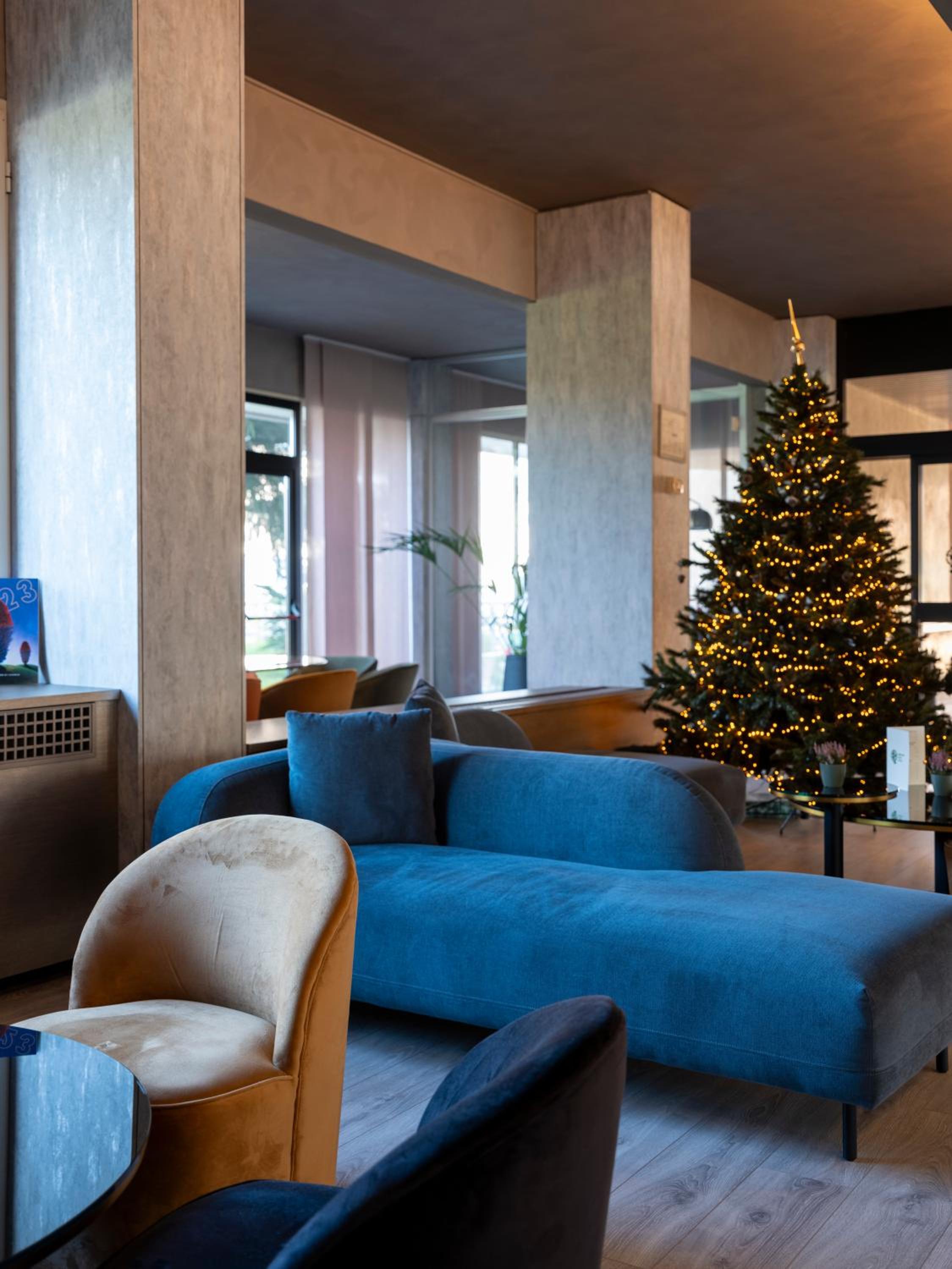 Hotel Embassy 26/51