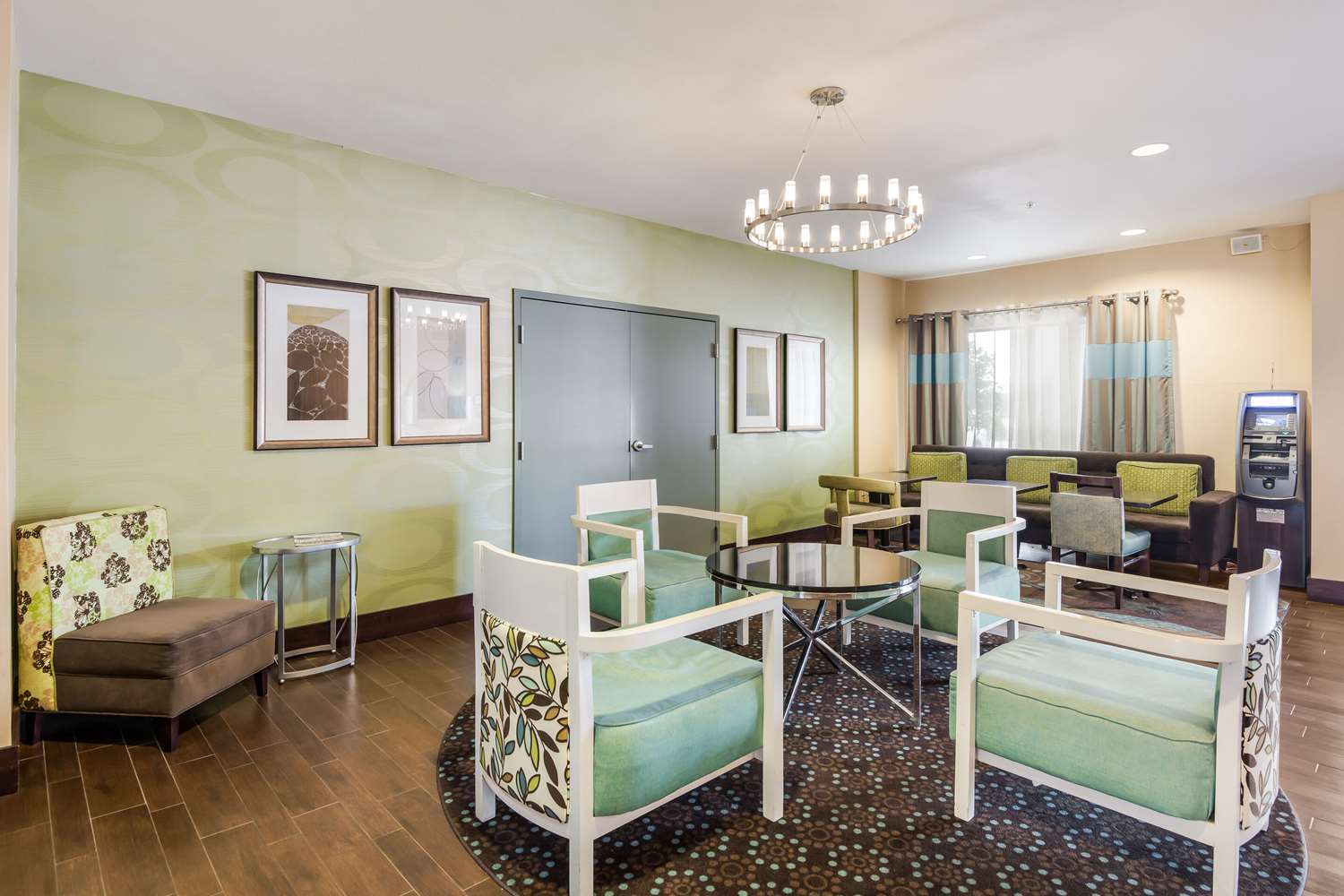 Quality Inn & Suites Quincy - Downtown 24/45