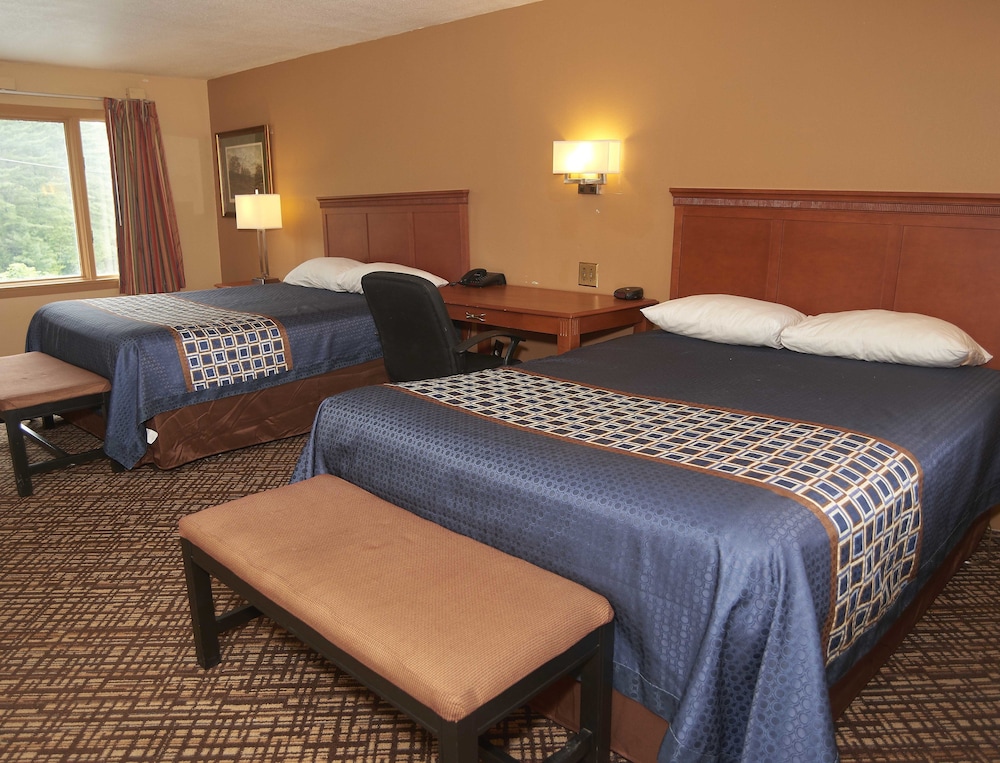 Hollow Inn and Motel 12/52