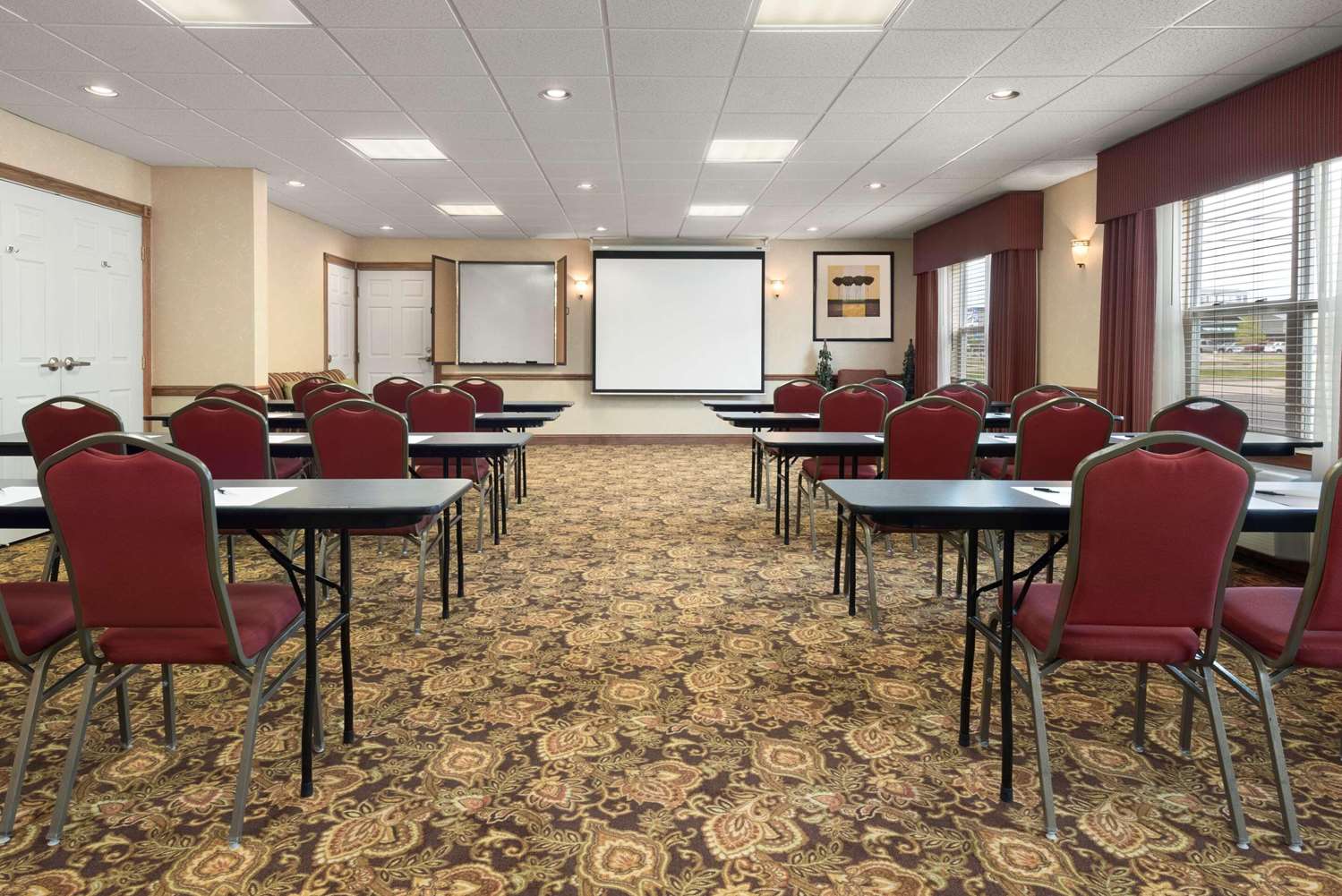 Country Inn and Suites by Radisson Stevens Point WI 19/21