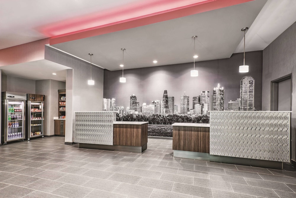 La Quinta Inn & Suites by Wyndham Dallas Grand Prairie North 10/42