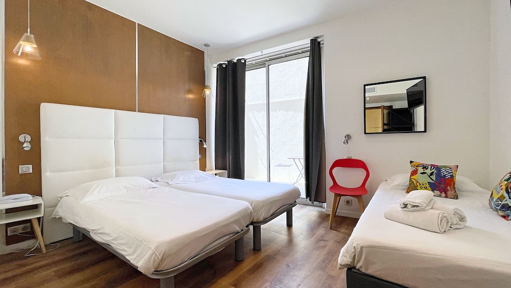 غرفة ثلاثية بسرير مزدوج وسرير فردي، Le Florian Hotel 3/10