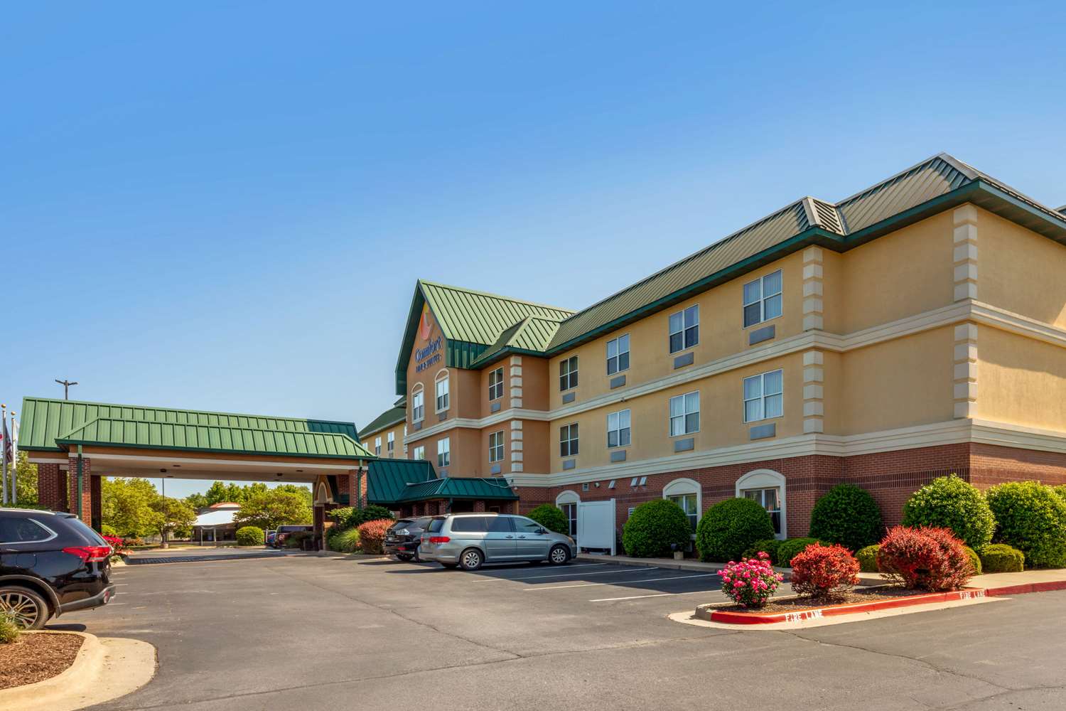 Comfort Inn & Suites Fayetteville-University Area 32/35