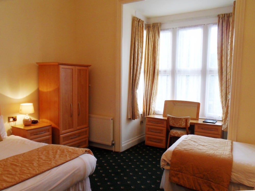 Luccombe Hall Hotel 10/75