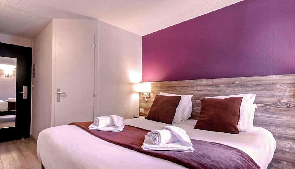 Brit Hotel Confort Pau Lons 8/36